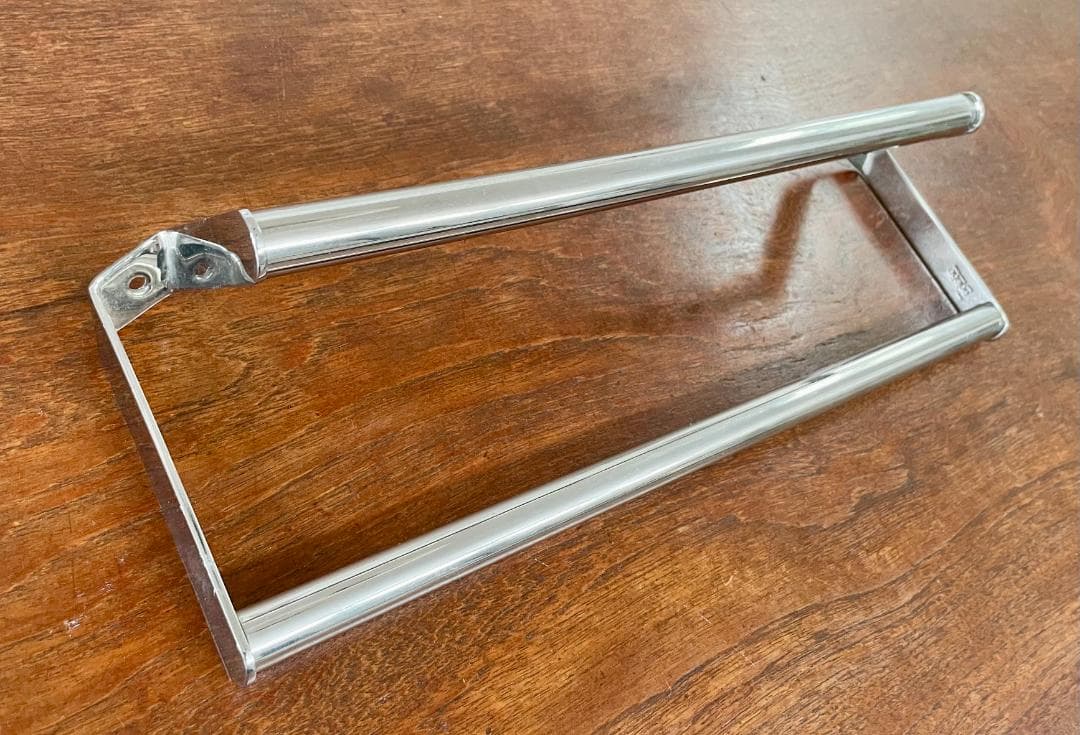 Agape oシリーズのタオルハンガー Enzo Mari