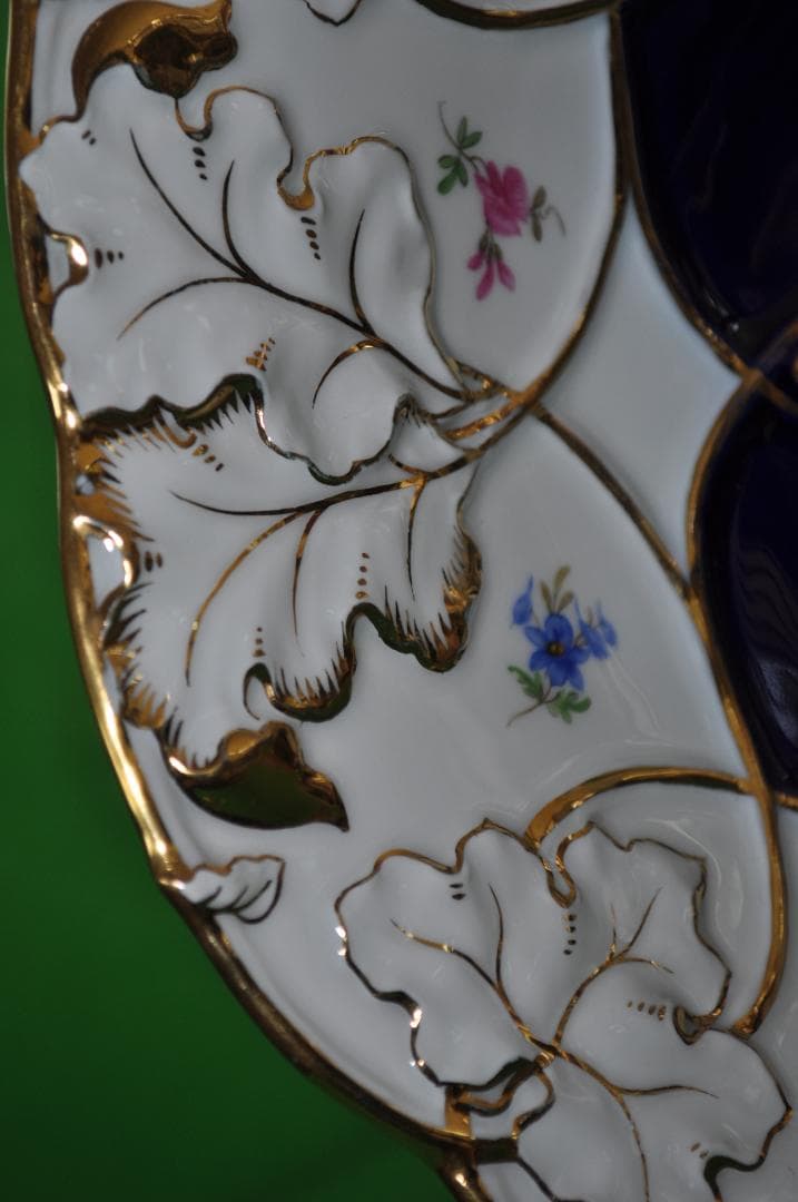 【マイセン】葡萄の蔓と葉金彩１０種の小花ホワイト＆コバルトキャビネットプレート