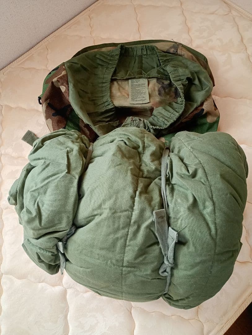 「米軍放出品」寝袋　Intermediate cold