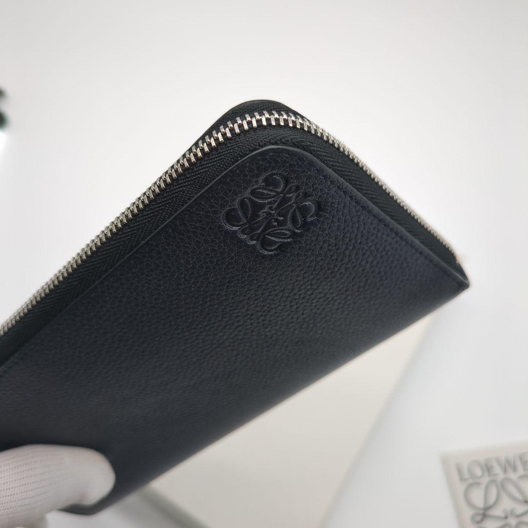 【未使用級】ロエベ レザー 長財布 ラウンドファスナー アナグラム 黒 シボ皮