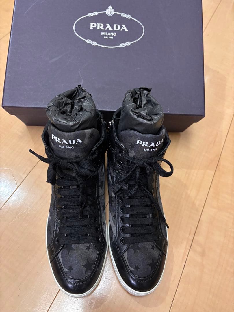 PRADA ブラック 星柄 ハイカットスニーカー SIZE37