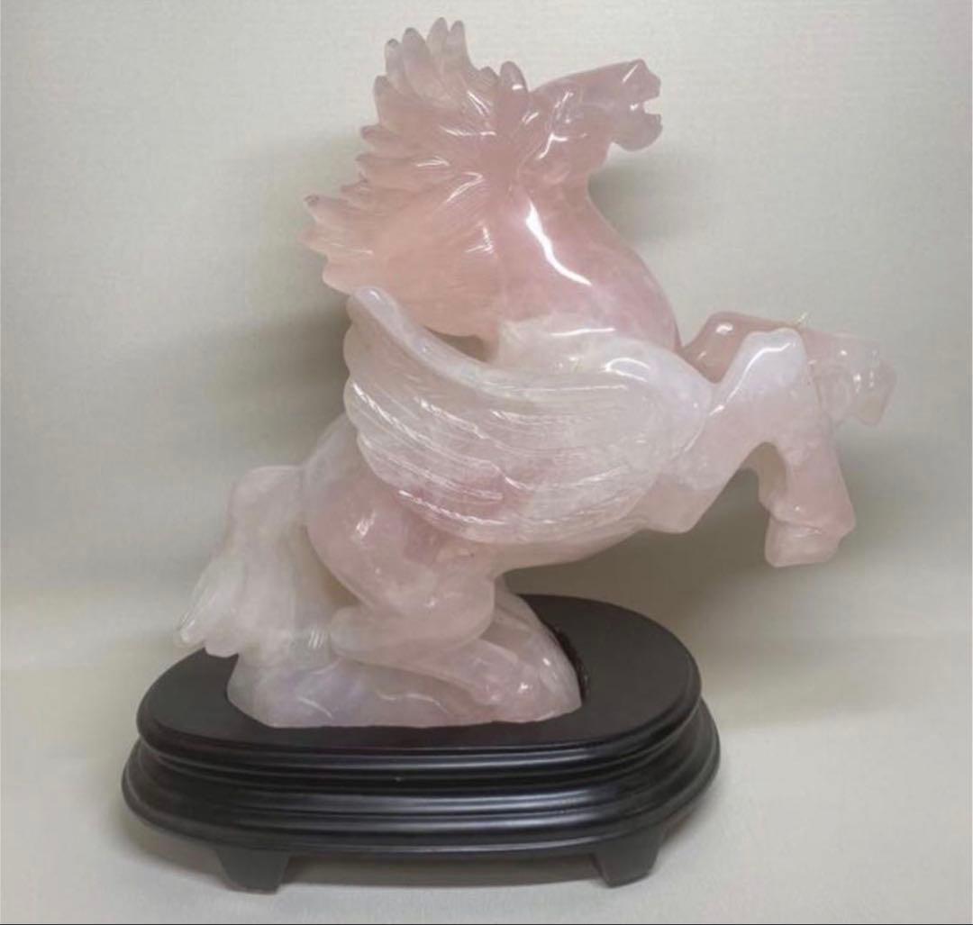 【希少】2026年開運 ローズクォーツ2kg ペガサス 馬 一刀彫 土台付き
