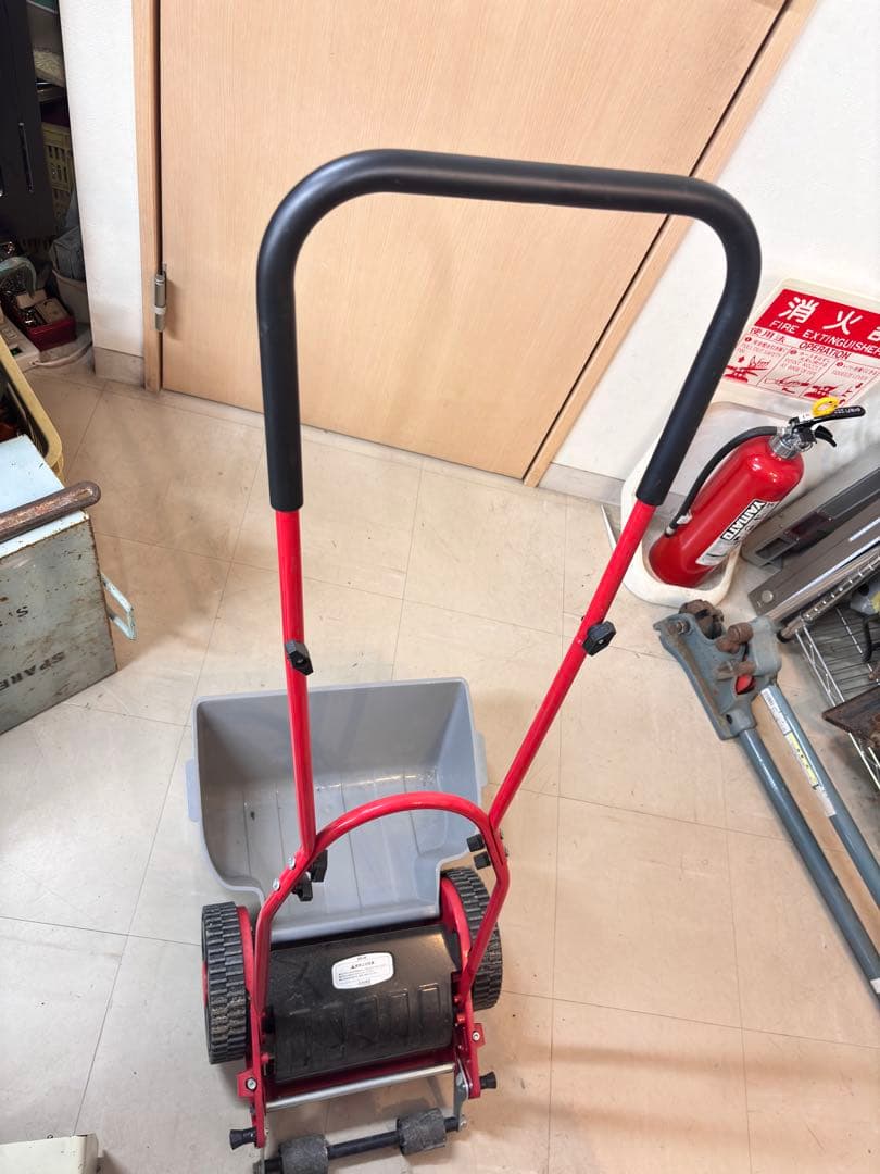 CAINZ HSS-20 芝刈り機 赤