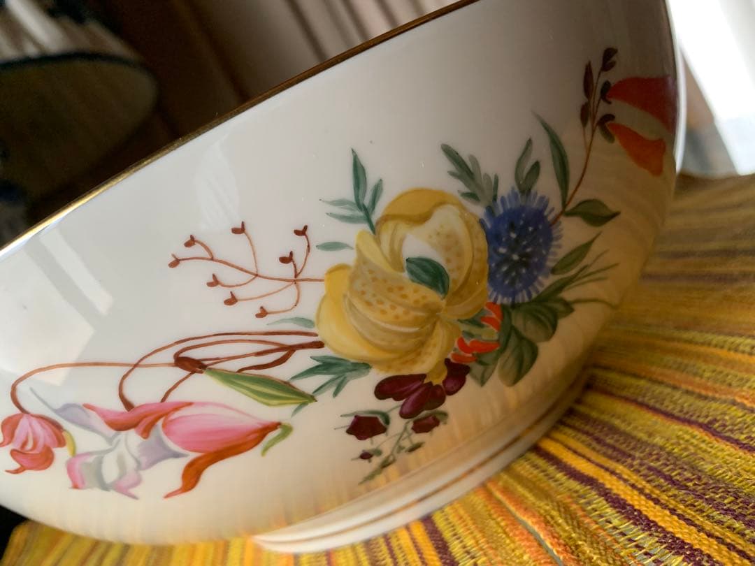 ロイヤルコペンハーゲン　レアなビンテージ大型26.5㎝の綺麗な手書きの花ボール！