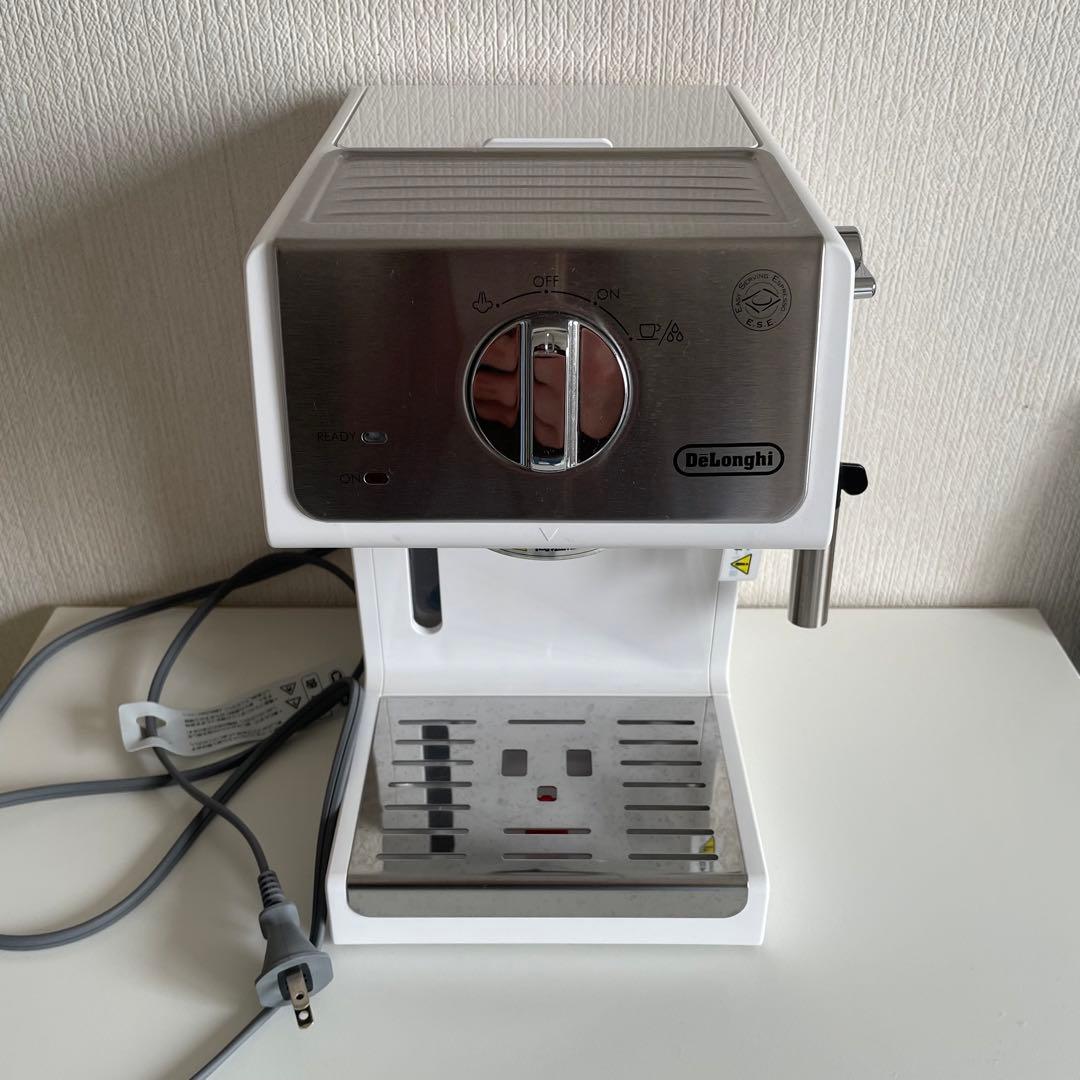 デロンギ　エスプレッソマシンECP3220J 白