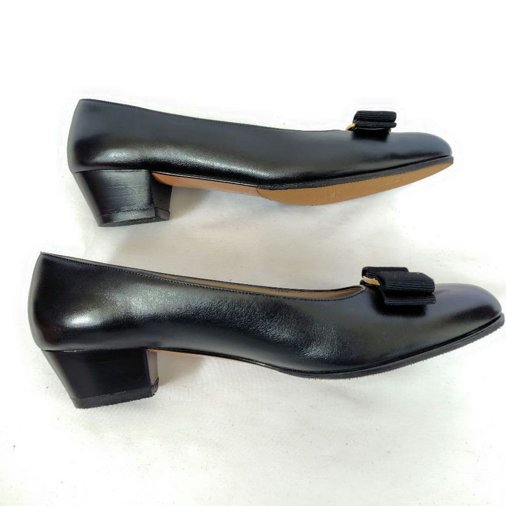 ✨️腕利き職人のリペア済✨️美品【フェラガモ】 ヴァラ パンプス 黒24.5cm