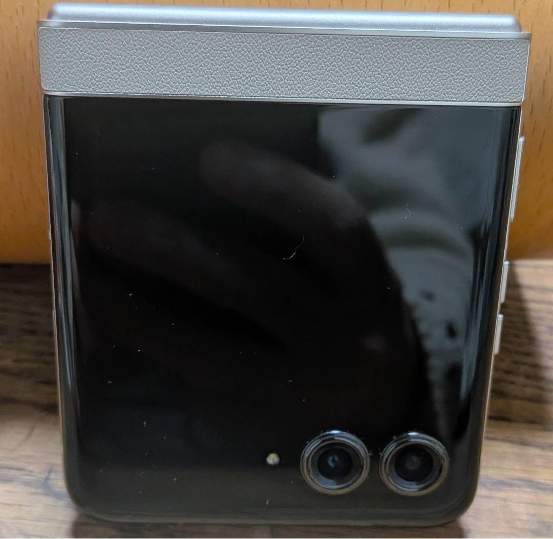 『ジャンク品』Motorola Razr ゴールド 本体