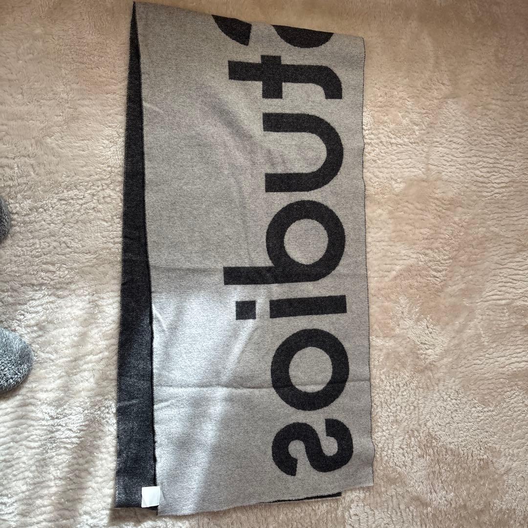 Acne Studios ロゴ入りマフラー グレー