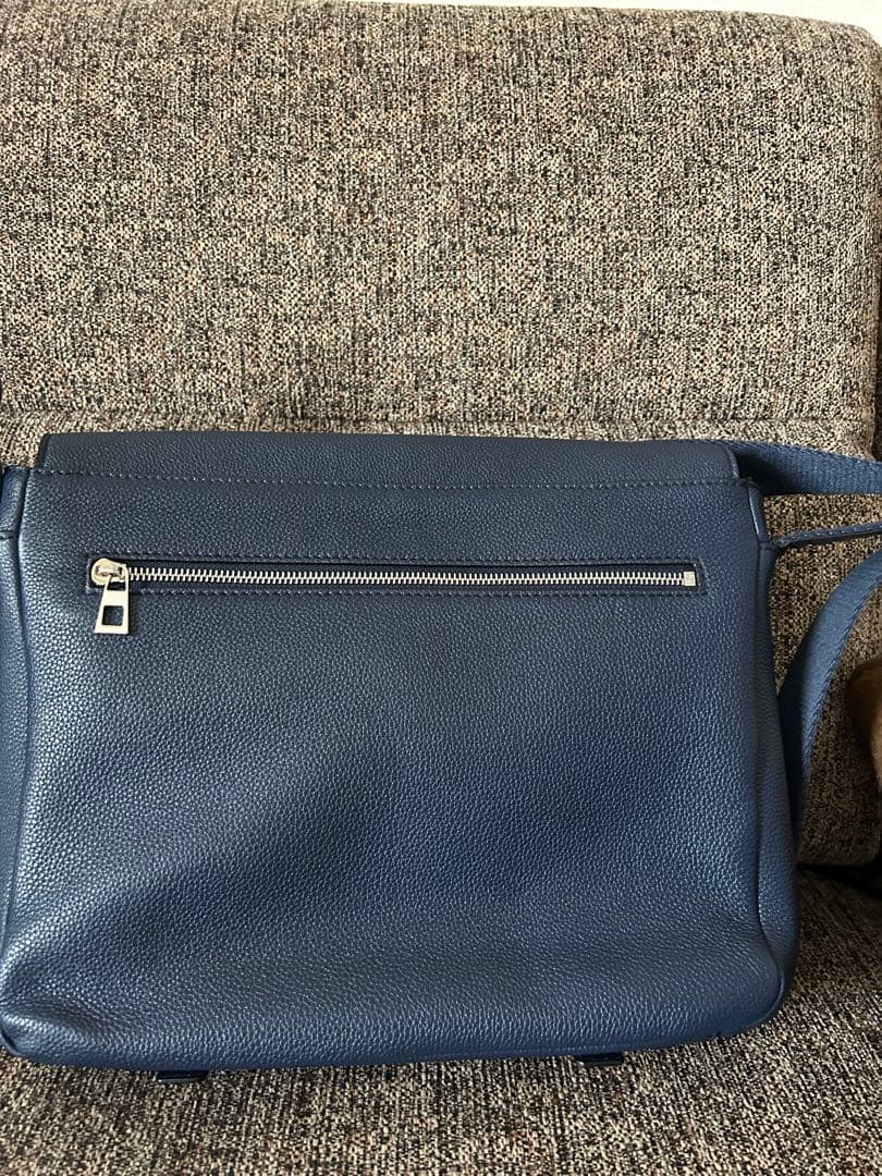 ♪ ロエベネイビー レザー メッセンジャーバッグ