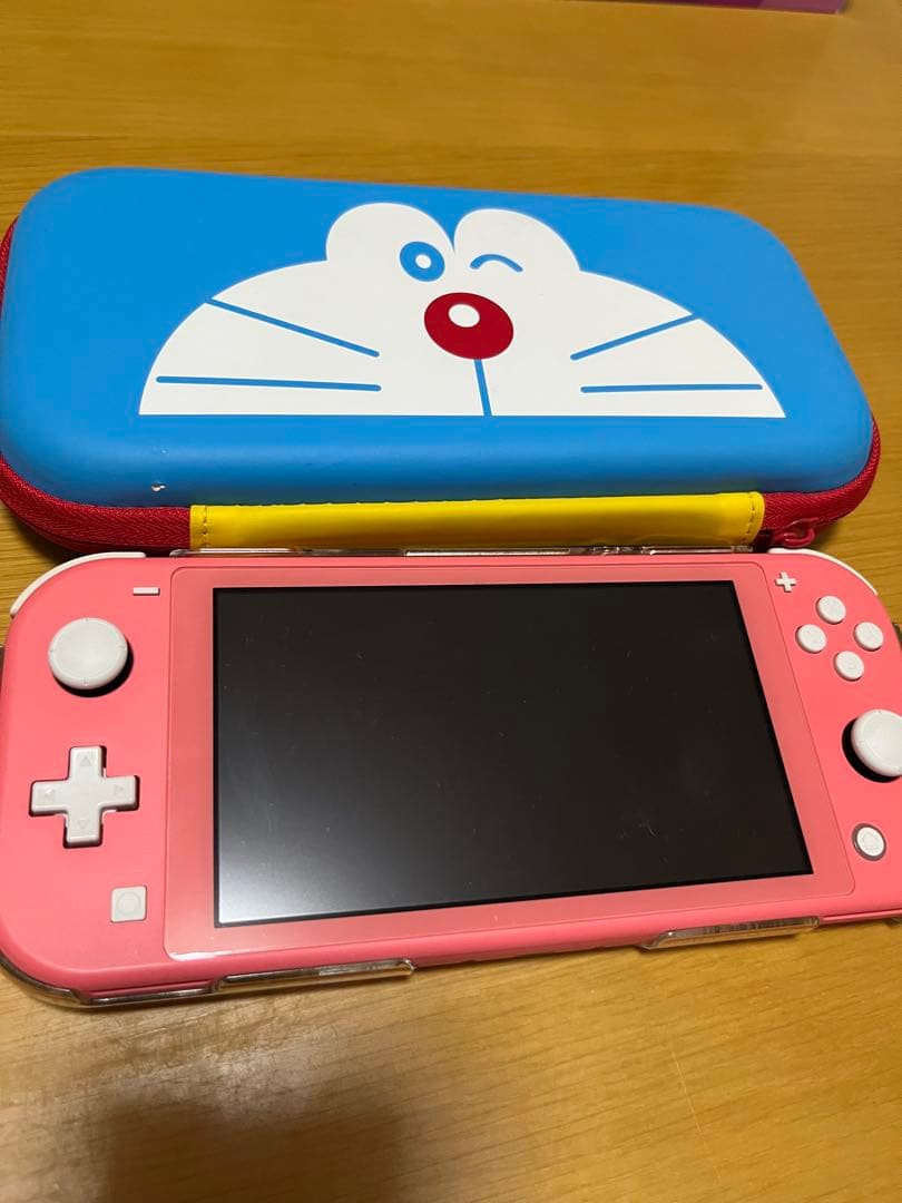 【美品】Nintendo Switch ライト&ドラえもんケース