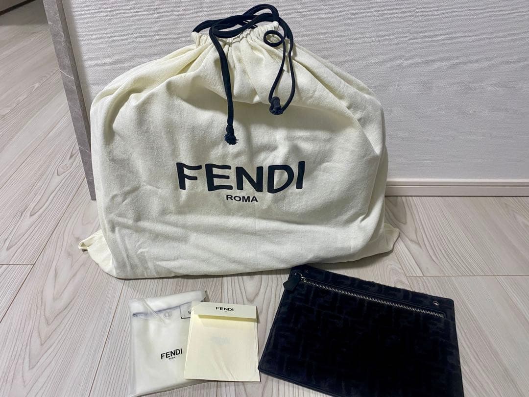 定価58.3万円 フェンディ ピーカブー ISeeU ミディアム　レザーバッグ