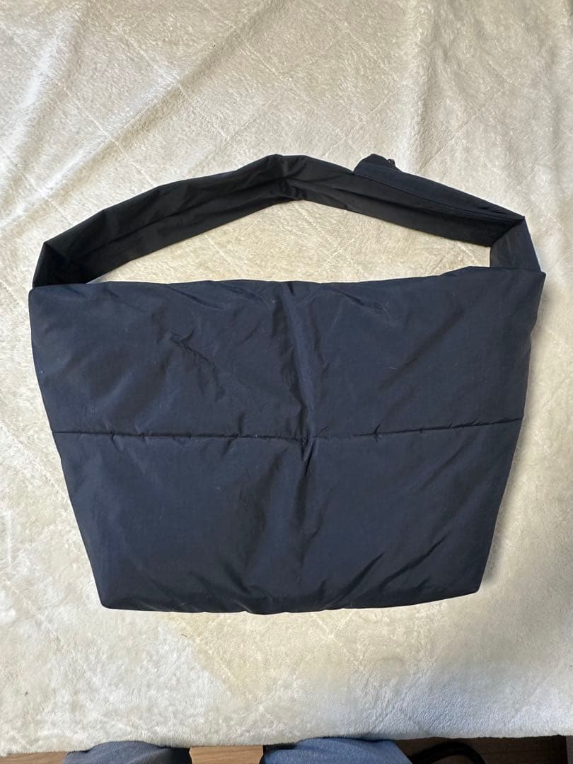お出かけ・お散歩用品 HOWLY PUFF SLING BAG