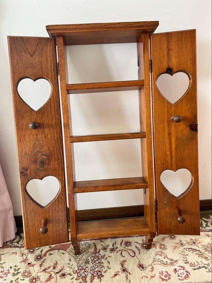 扉付き　ハート　ウォールシェルフ　壁掛け飾り棚