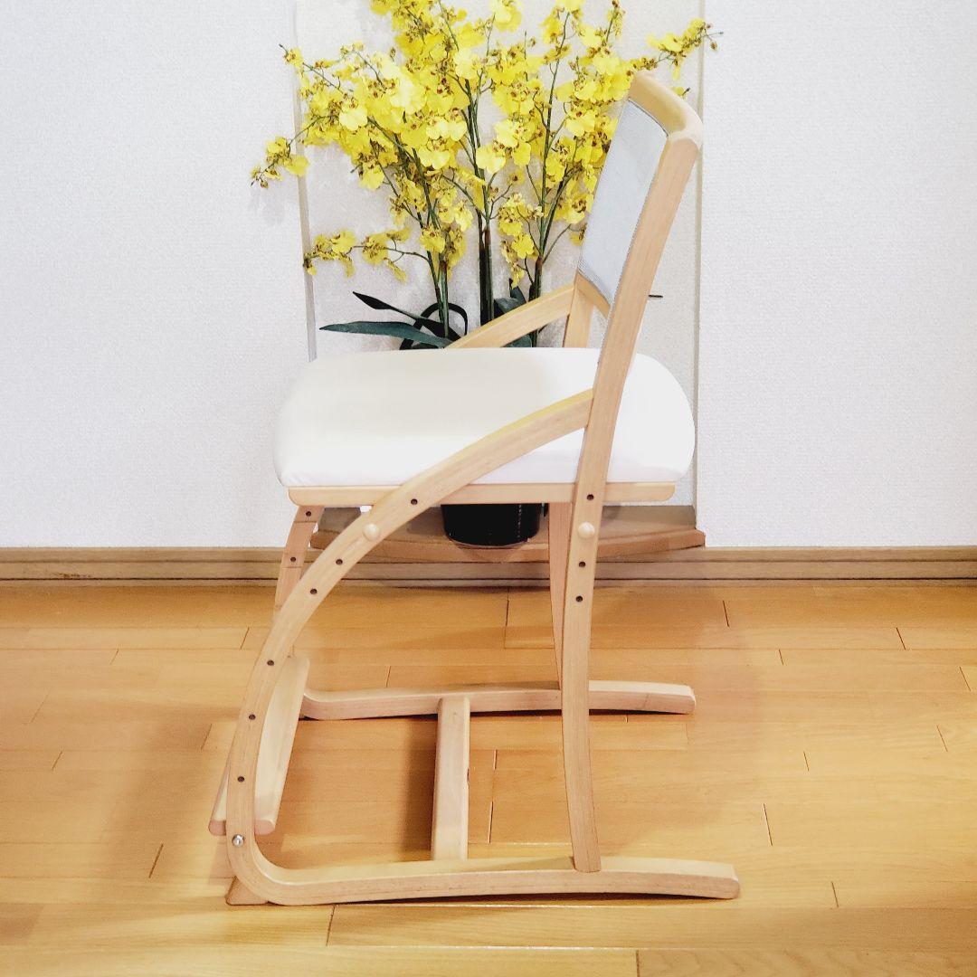 カリモク家具アイボリー 学習椅子 クレシェ デスクチェア XT2401