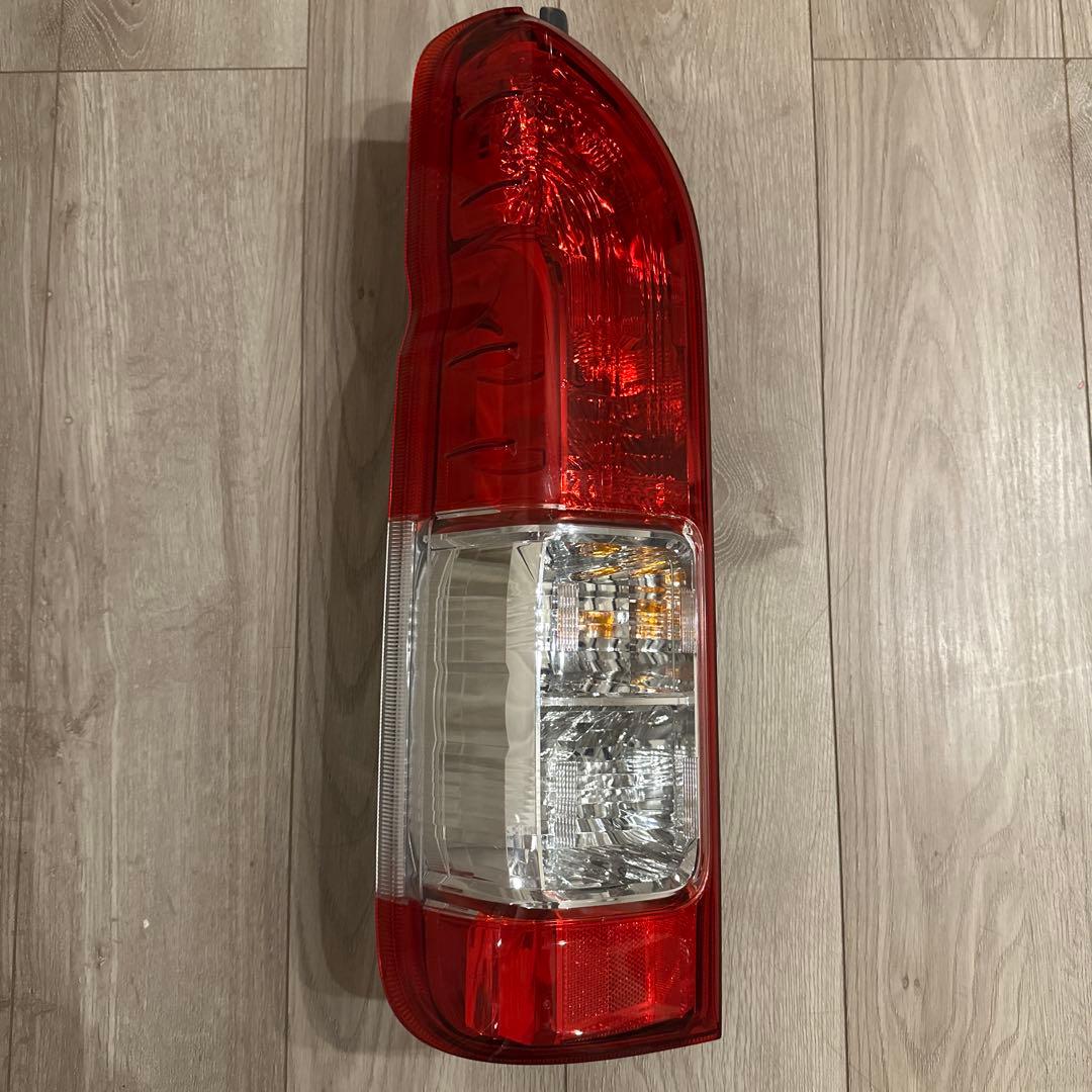 ハイエースS-GL200系純正テールランプ左右セット