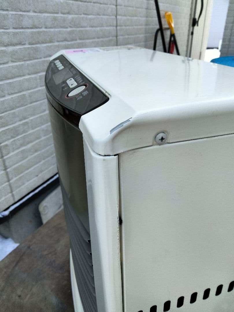 取り切れない傷汚れ等あり！札幌発サンポットFF温風石油ストーブ2015年式中古品