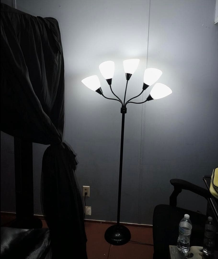 新品メデューサ フロアランプ アクリルシェードつき(黒)電球別売り