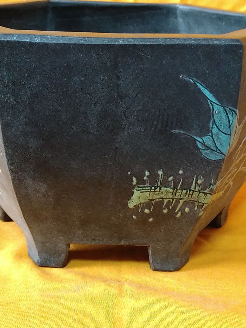 盆栽鉢　黒泥六角絵鉢　落款有り