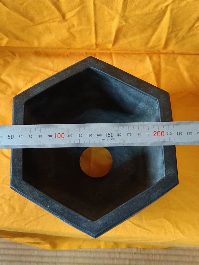 盆栽鉢　黒泥六角絵鉢　落款有り