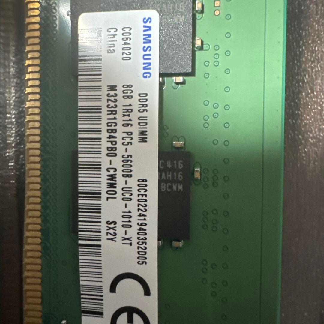 Samsung 8GB DDR5 UDIMM メモリー