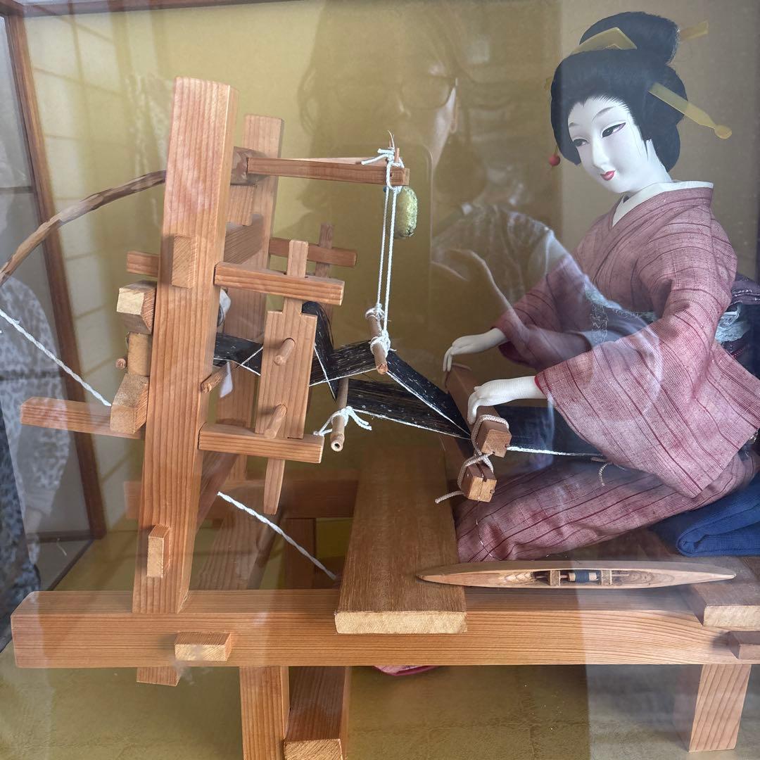 結城織の機織り人形