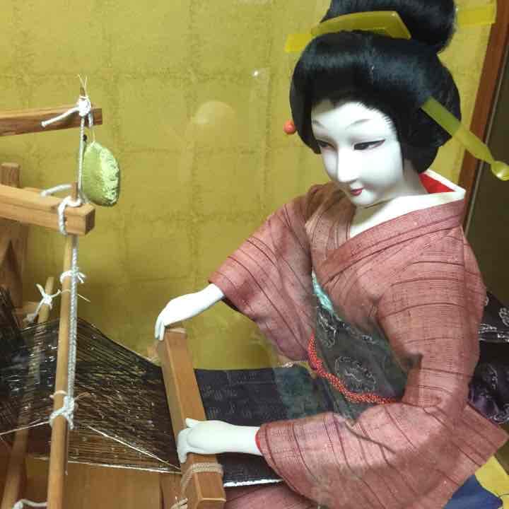 結城織の機織り人形