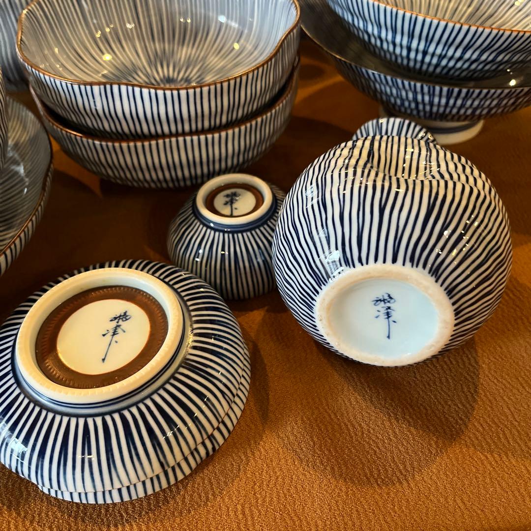 青いストライプ模様の陶器12点セット