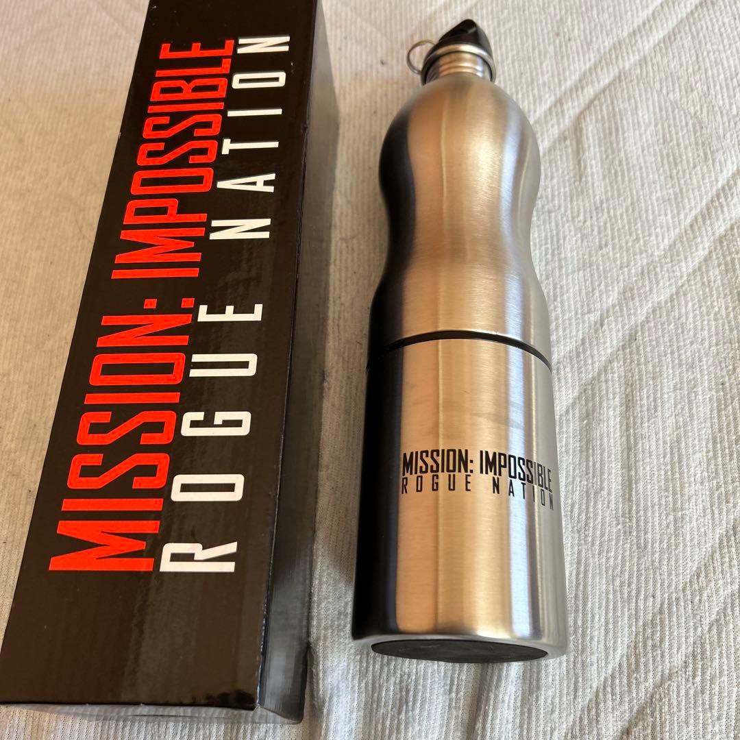 トムクルーズ、ミッションインボシブルローグネーションのウォーターボトル