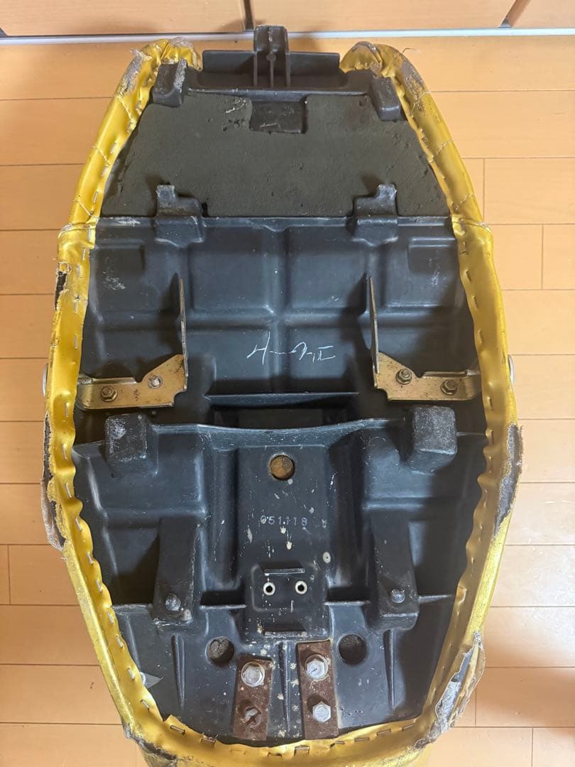 ゼファー400三段シート