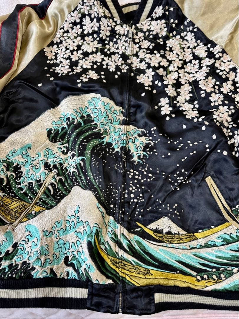 スカジャン 黒とピンク 和風デザイン