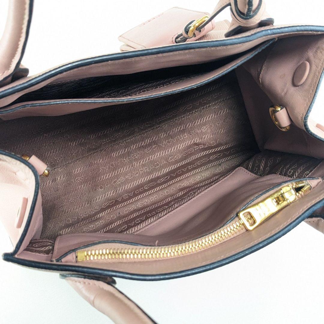 PRADA　プラダ　サフィアーノレザー　ハンドバッグ　トートバッグ　モノクローム