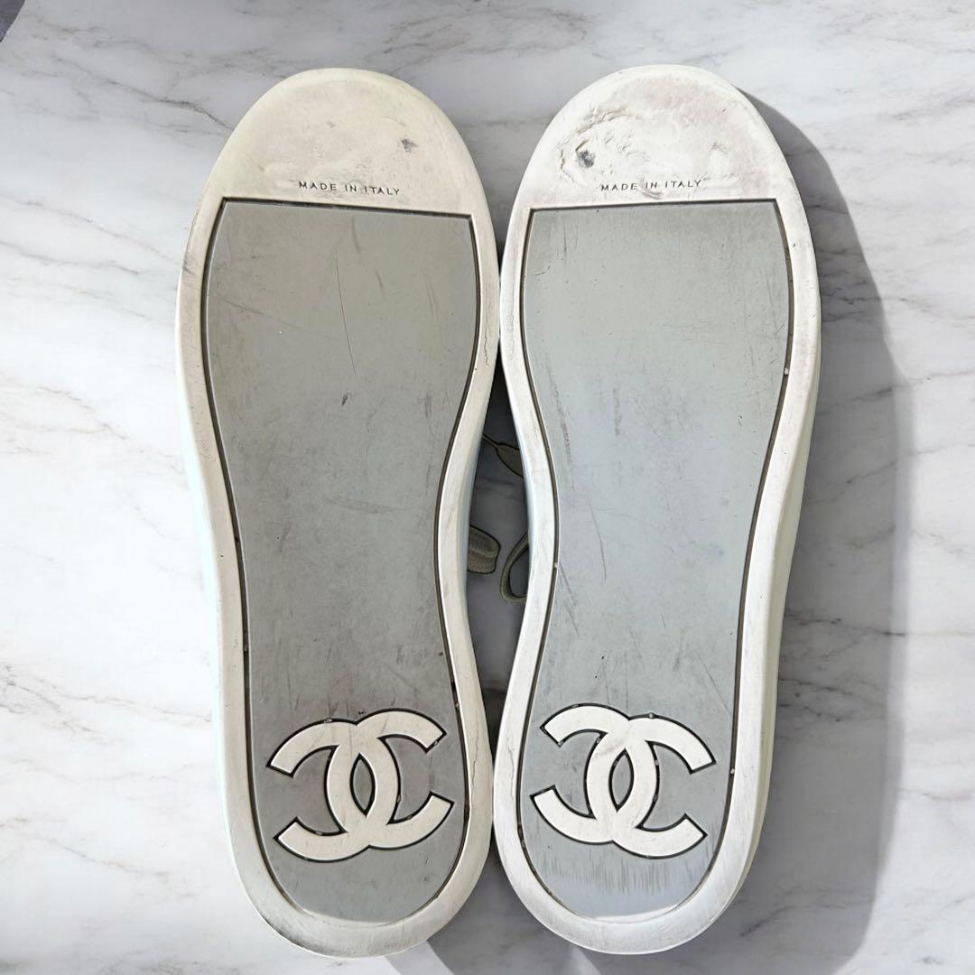 CHANEL ココマーク　型押し　ホワイト　シルバー　スニーカー　24cm