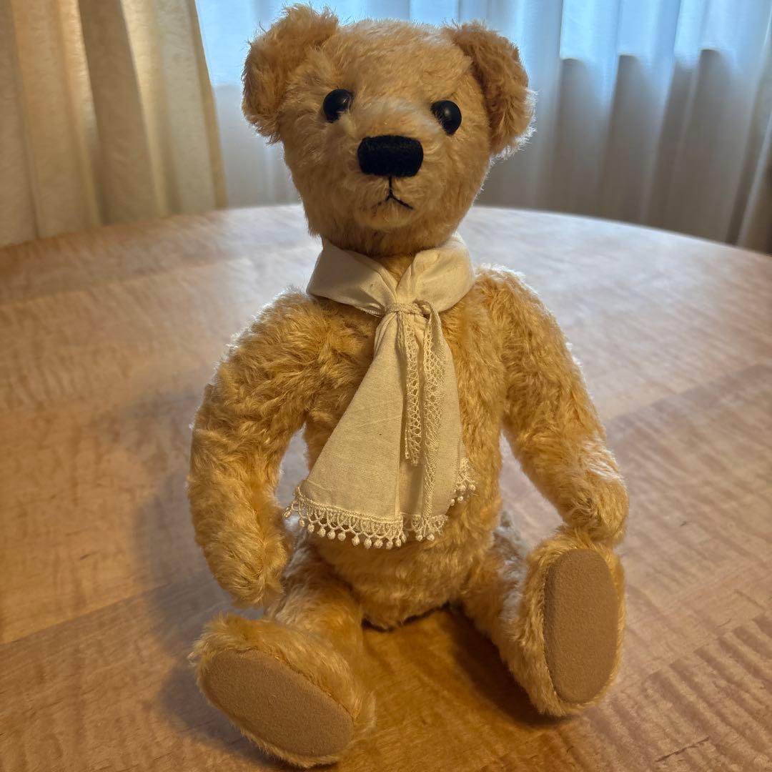 ベージュのファーテディベア スカーフ付き