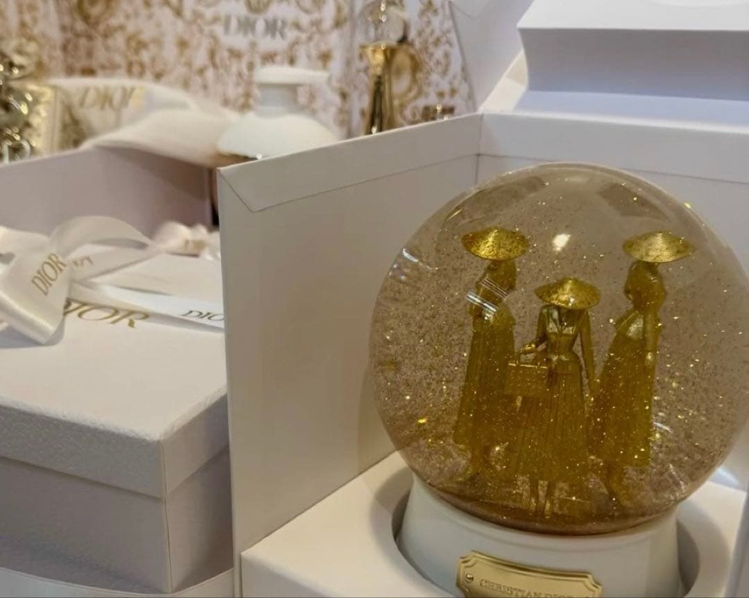 DIORスノードーム 箱あり