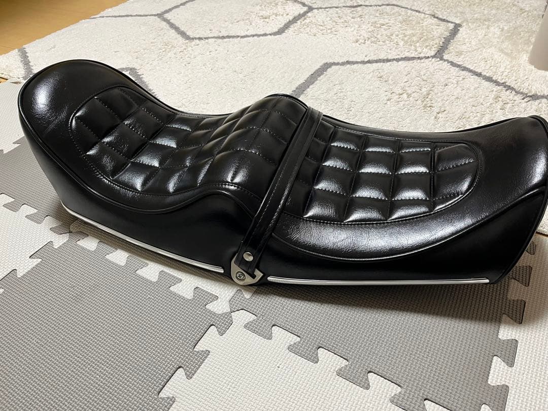 cb1100用　cb750four仕様　チョビ三段シート