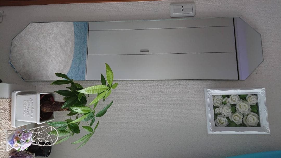 賃貸対応の貼れる姿見鏡、オシャレなデザイン