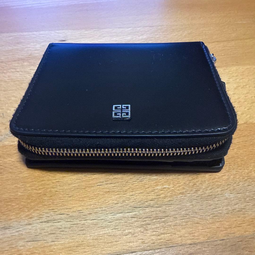 (美品) GIVENCHY カーフレザー 黒 二つ折り財布