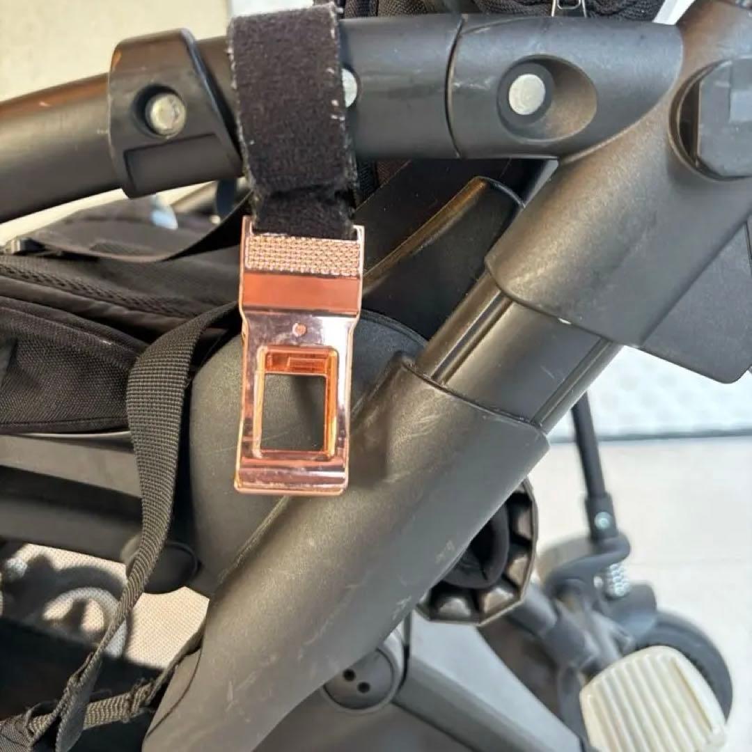 ナイキの靴付き　黒 ベビーカー バガブー ビー5 雨具　カップ　ポーチ