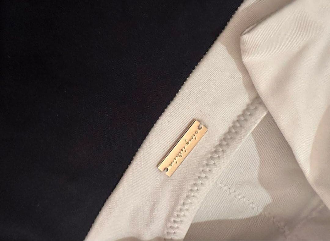 【最終価格】エイミーイストワール.ワンピース水着.新品未使用ポーチ付き