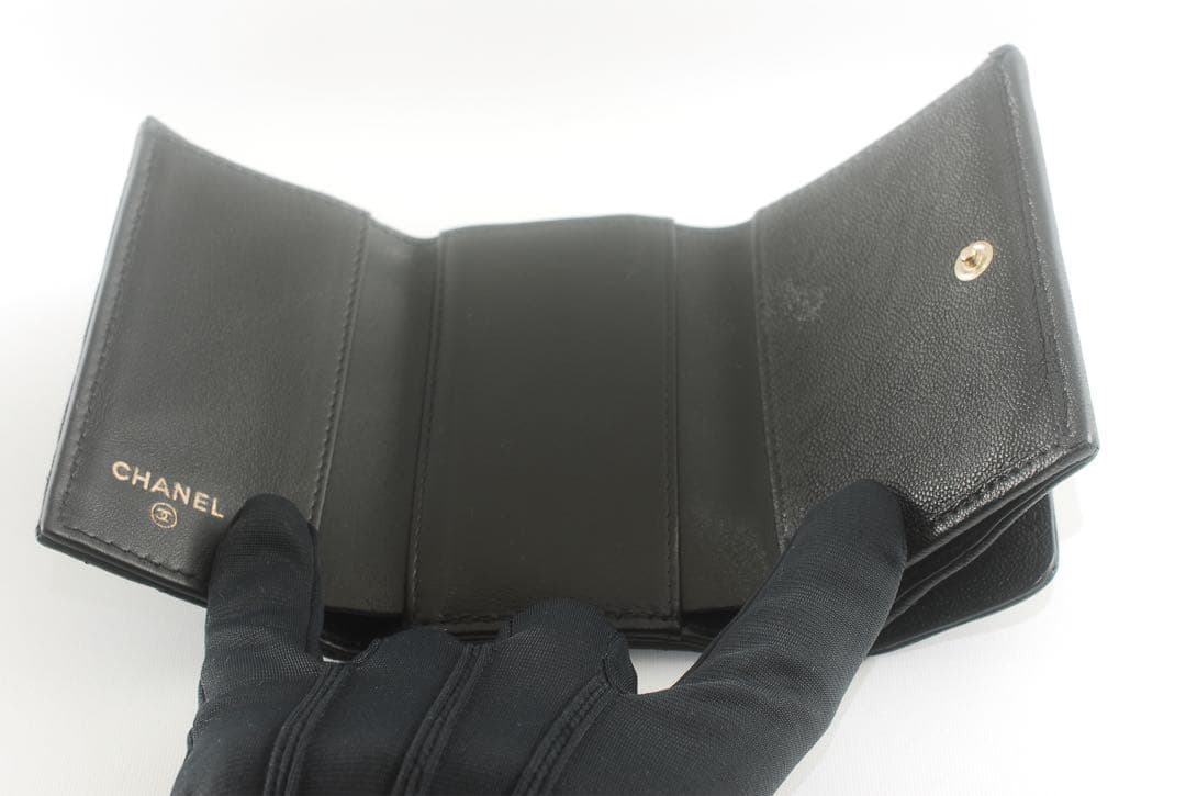 CHANEL＊ボーイシャネル＊キャビアスキン＊三つ折り財布＊マトラッセ