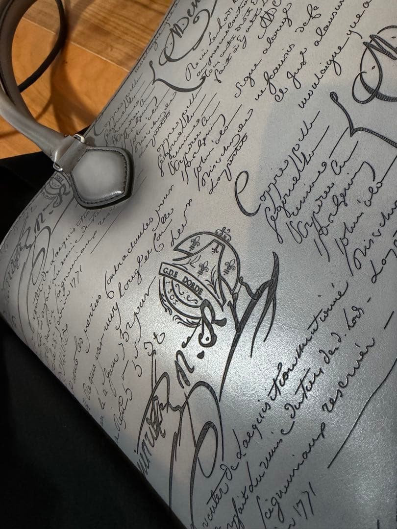 49万ベルルッティberlutiトゥジュールミニネオスクリットレザートートバッグ