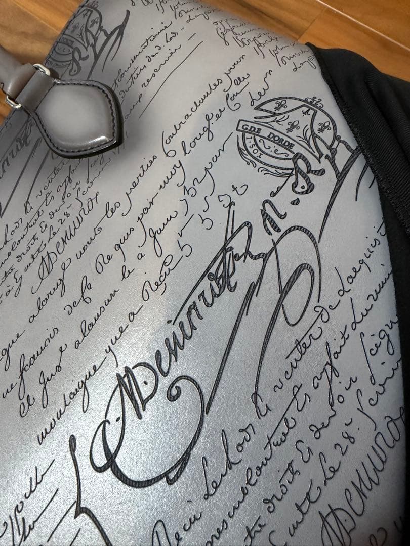 49万ベルルッティberlutiトゥジュールミニネオスクリットレザートートバッグ