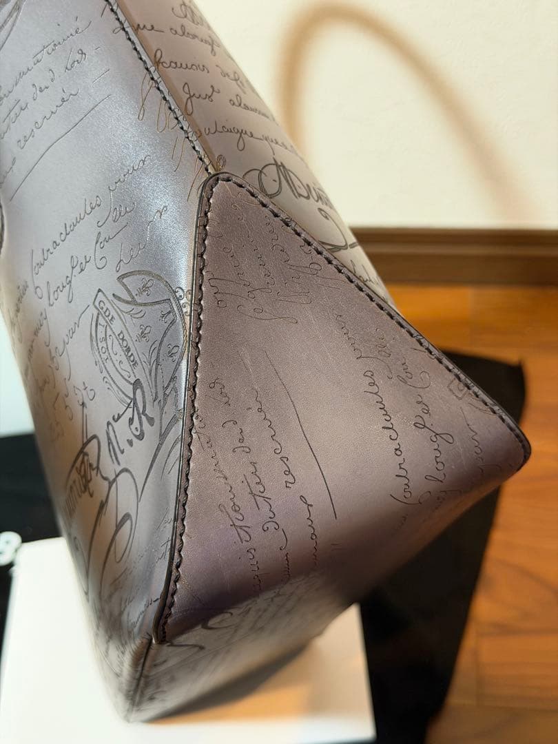 49万ベルルッティberlutiトゥジュールミニネオスクリットレザートートバッグ