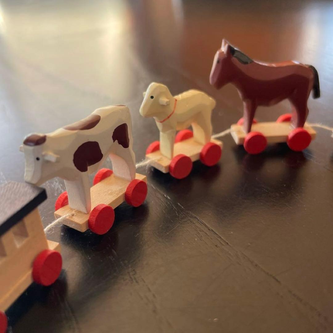 ドイツ・ザイフェン村の木製ミニチュアおもちゃ（サンタ＆汽車）