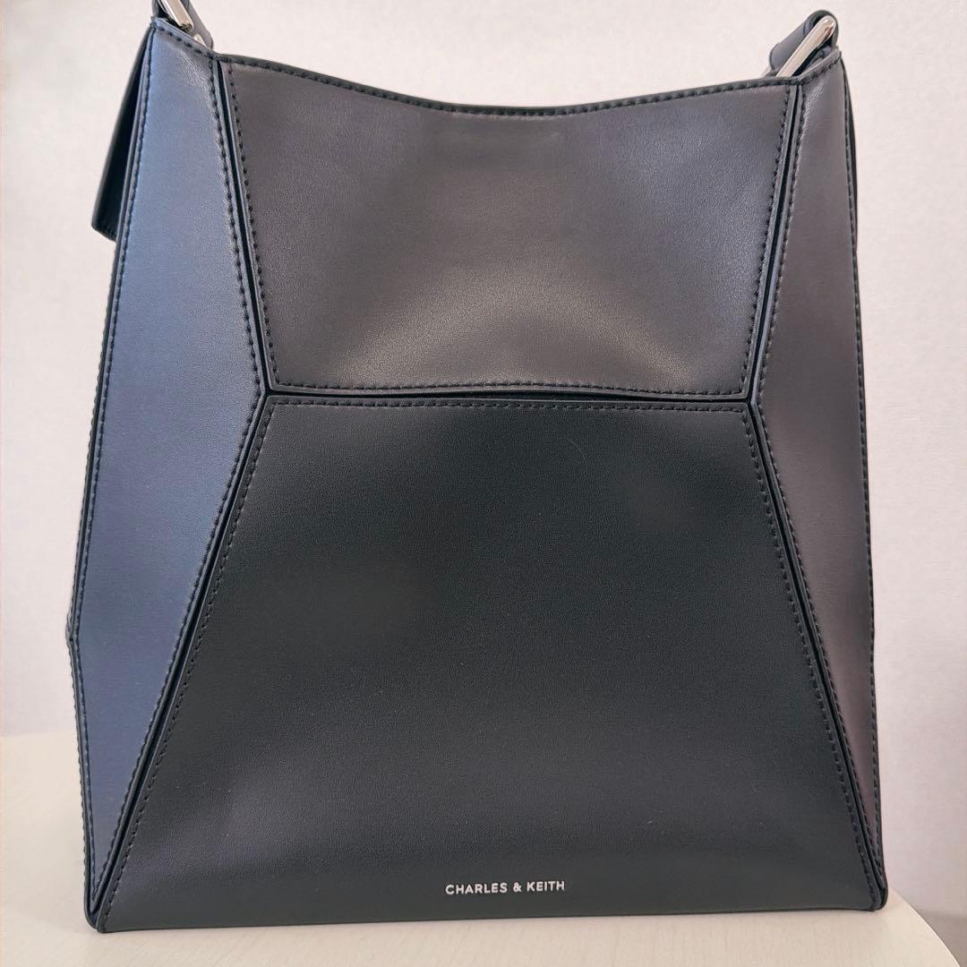 【美品】CHARLES & KEITH Nasrin ジオメトリックトートバッグ