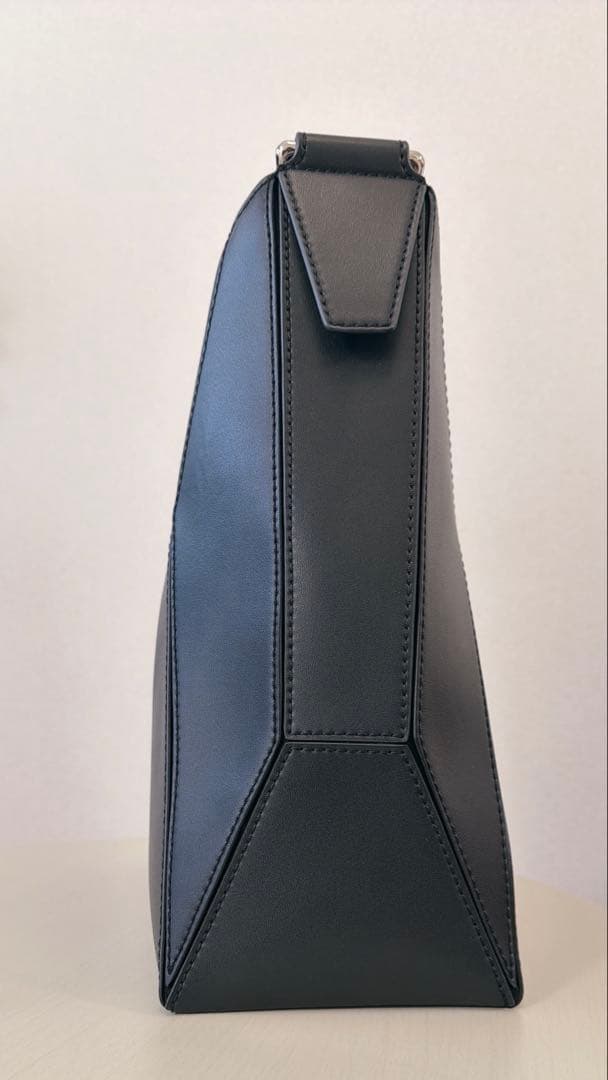 【美品】CHARLES & KEITH Nasrin ジオメトリックトートバッグ