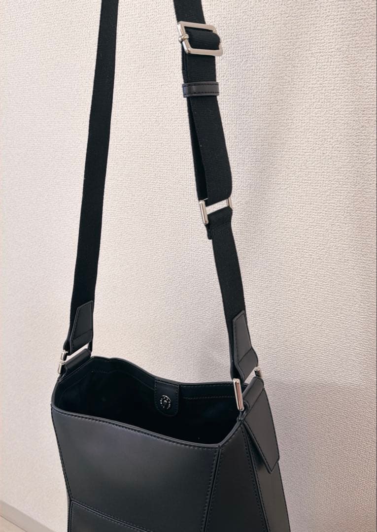 【美品】CHARLES & KEITH Nasrin ジオメトリックトートバッグ