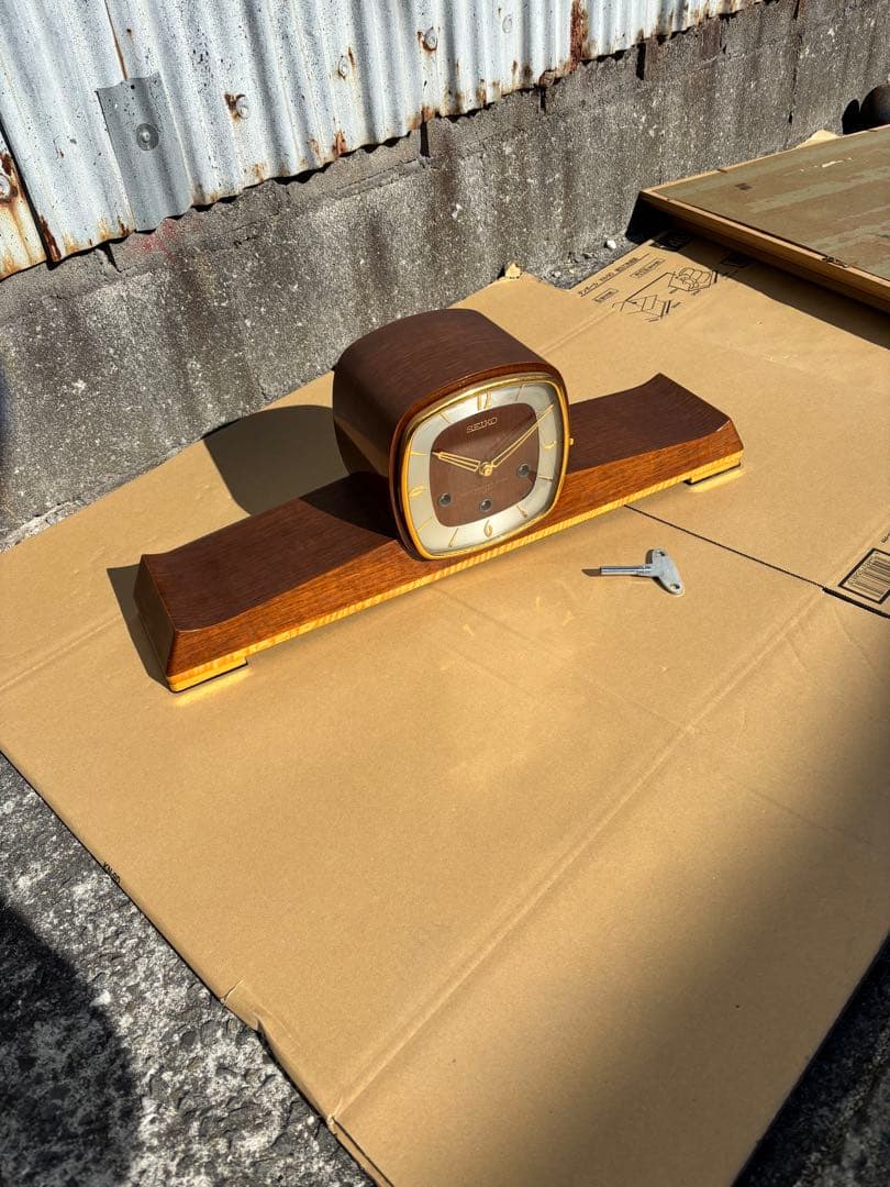 美品アンティークなSEIKO ウエストミンスターチャイム機能付ゼンマイ式置き時計