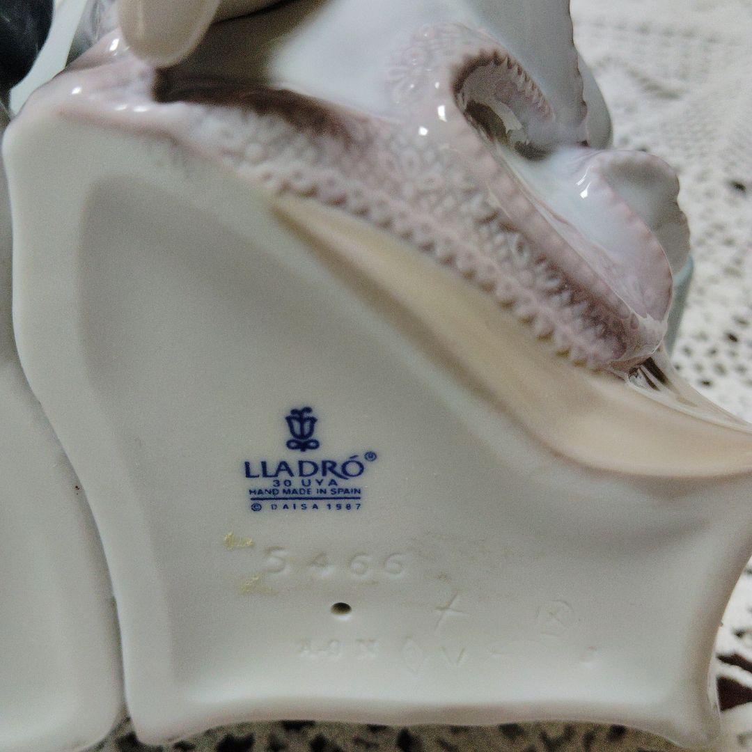 リヤドロ陶器製女性 電話と犬付き