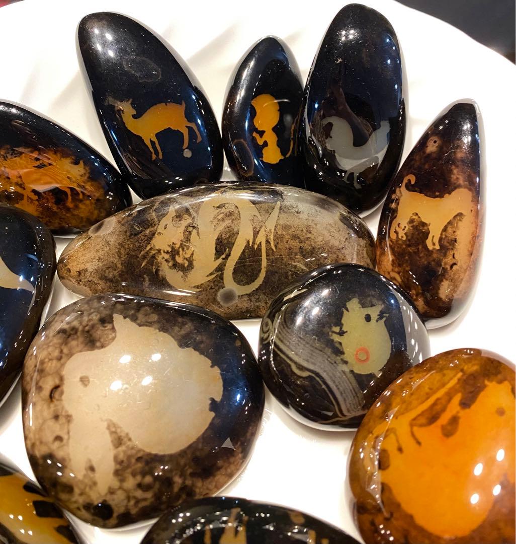 レースアゲート 縞瑪瑙 マダガスカル産　天然　原石　高品質　十二支飾り